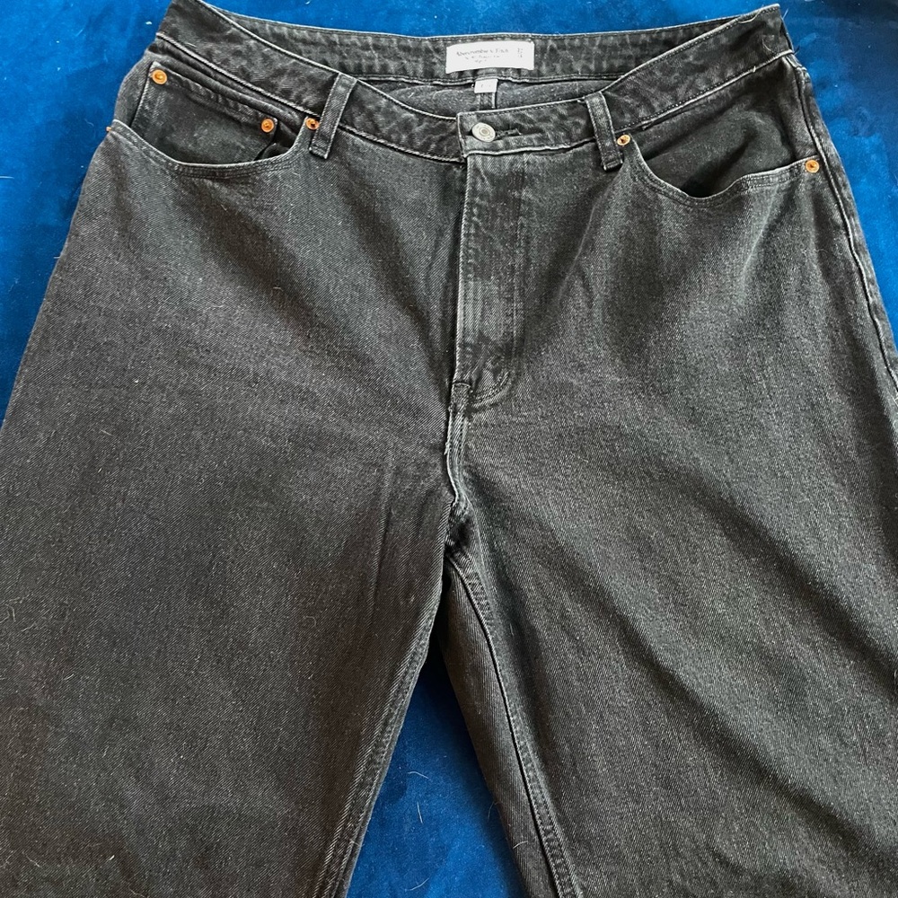 Abercrombie Curve Love 90s Relaxed Jean, High Rise, Black